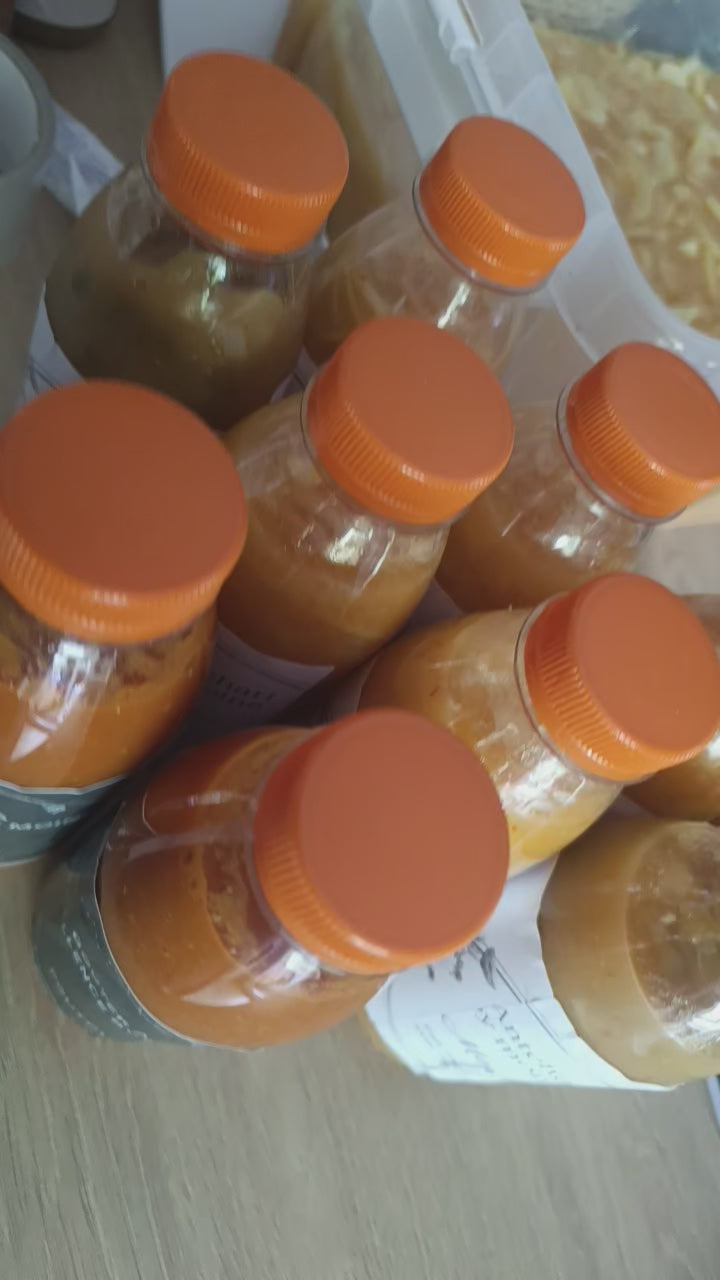 Purée de Piment de Mayotte 1 LITRE. Des mangues vertes bien acidulés, sélectionner par amour pour vous